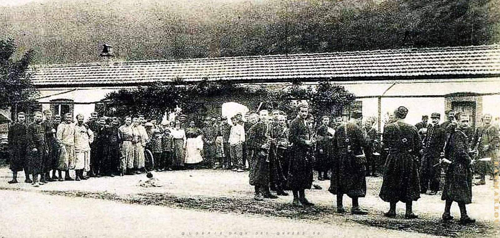 2956- Camp des Chenes - Blida - Gorges Chiffa - Hotel - Passage Troupes2 - 1916.jpg